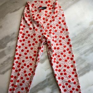 BEACH RIOT cherry leggings